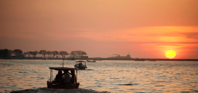 Soleil couchant dans la mer